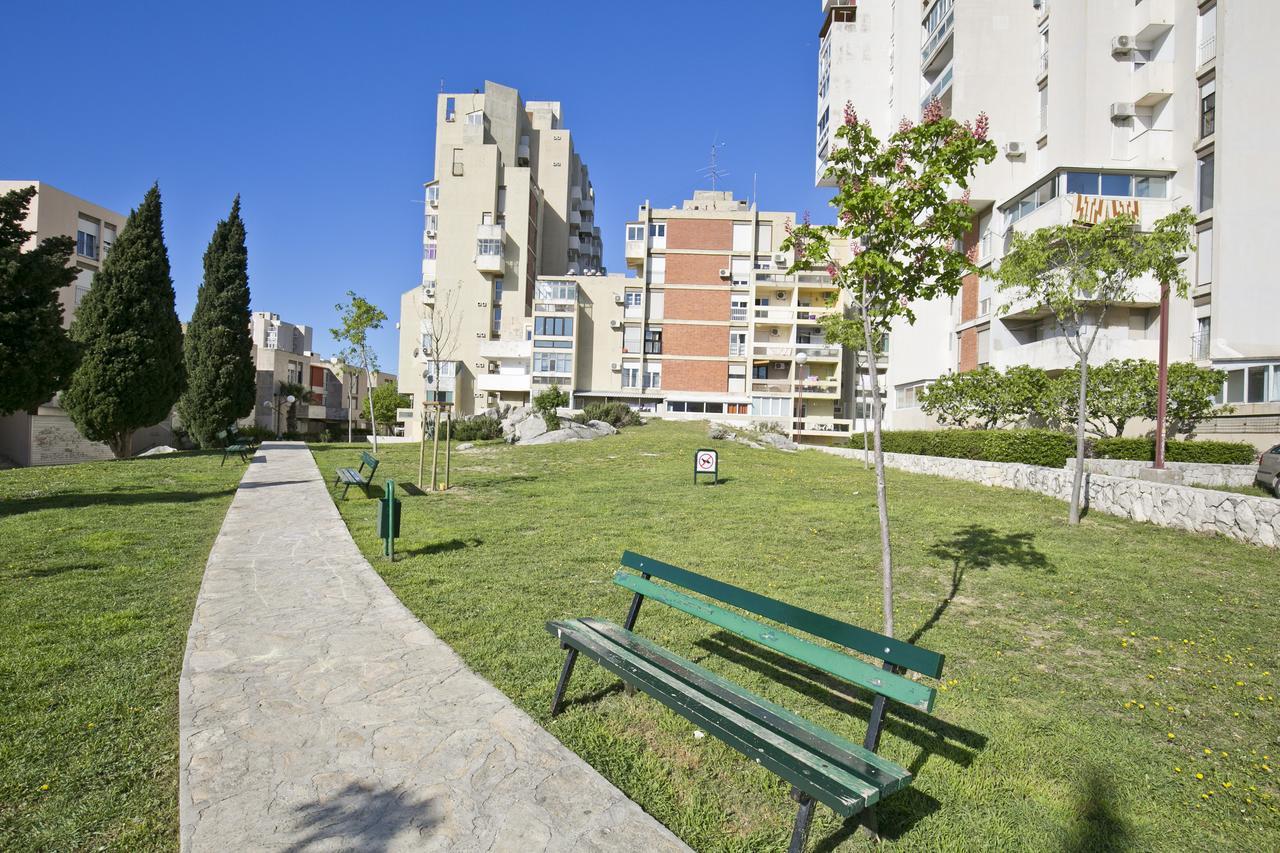 Golden Place Split Luaran gambar
