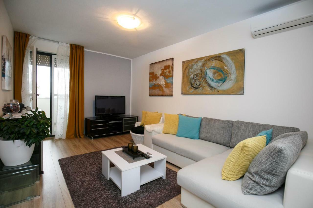 Golden Place Split Luaran gambar