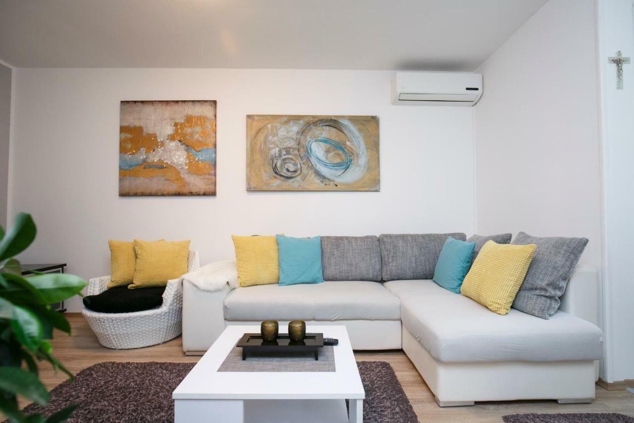 Golden Place Split Luaran gambar