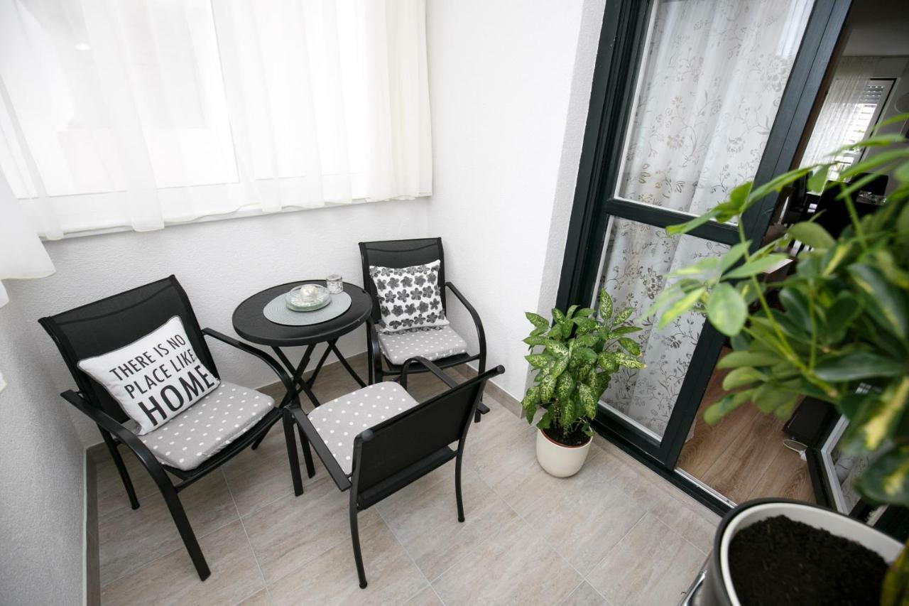 Golden Place Split Luaran gambar