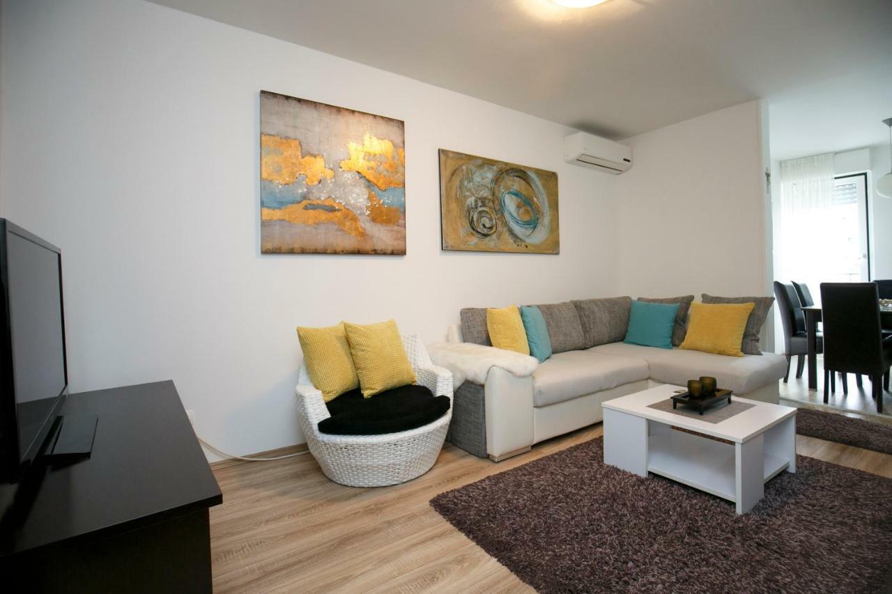 Golden Place Split Luaran gambar