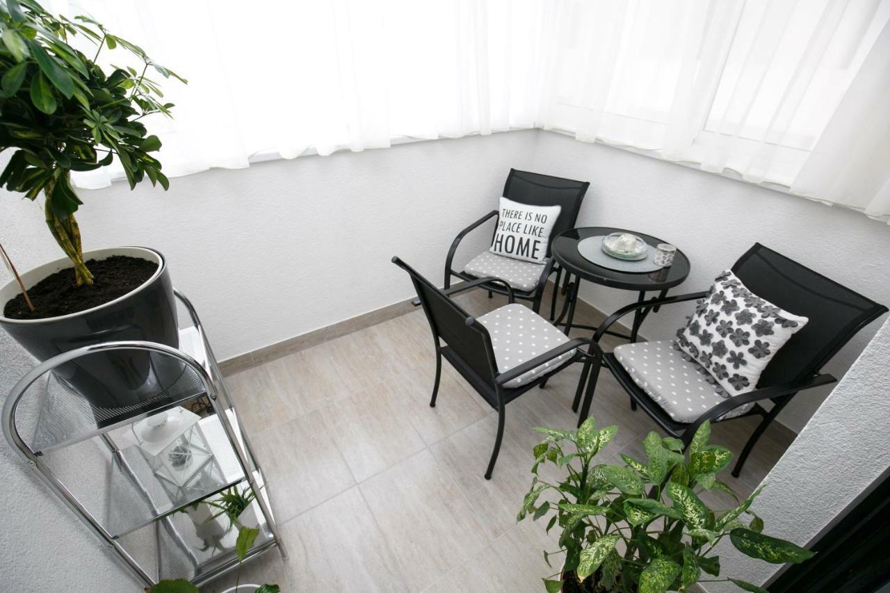 Golden Place Split Luaran gambar